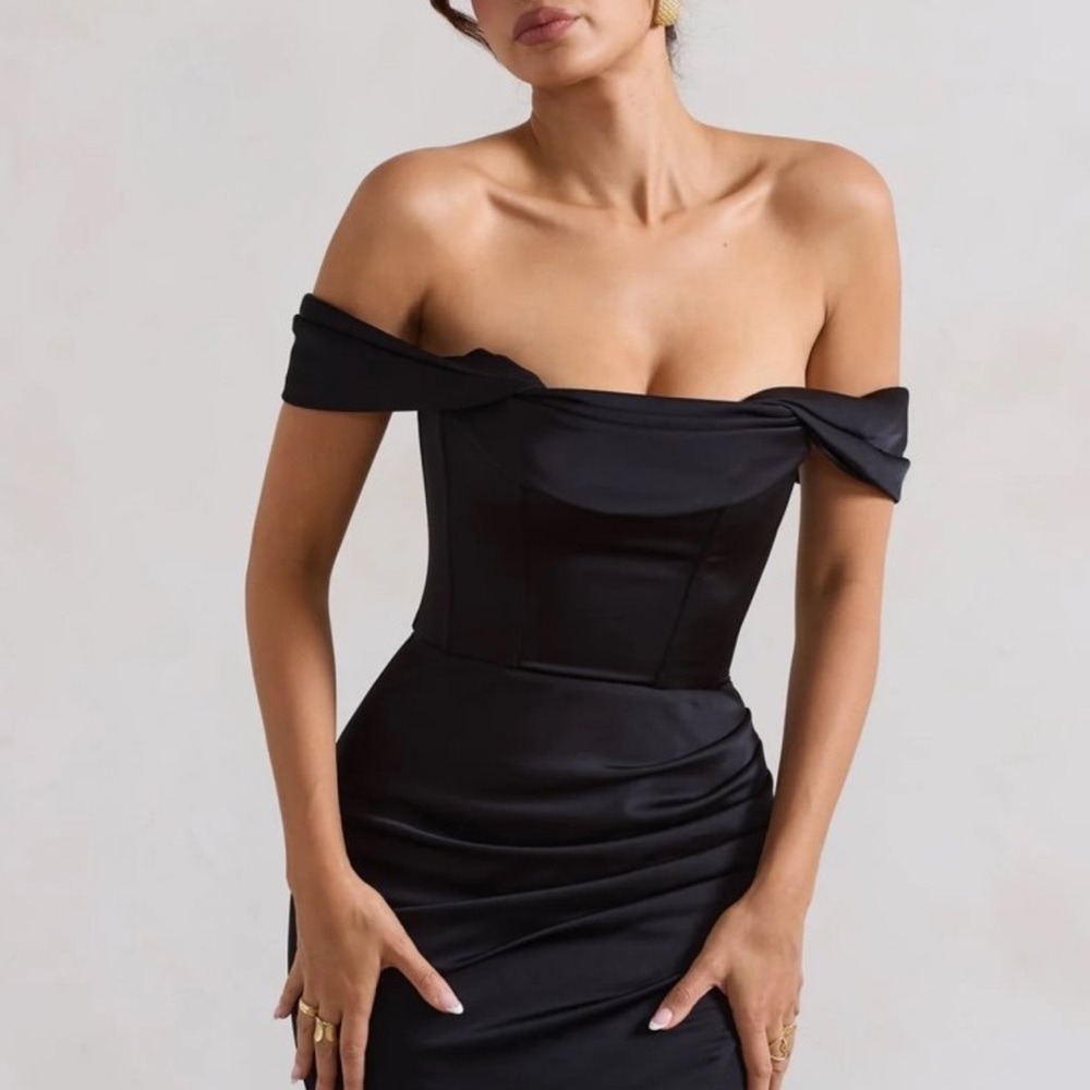 Black Ruched Off-Shoulder Bodycon Maxi Dress